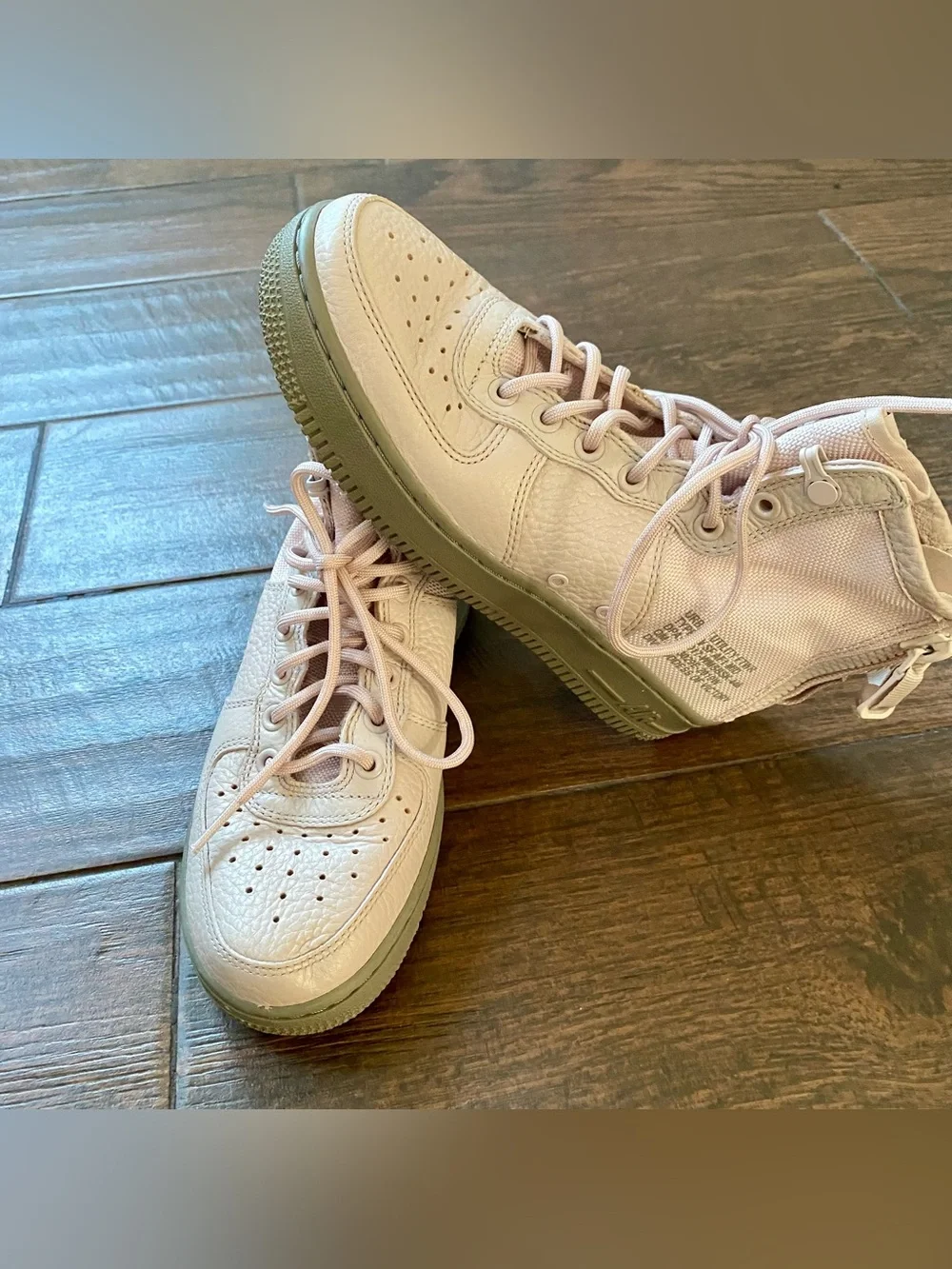 Women’s Nike SF Air Force 1 Mid sneakers - Light Pink